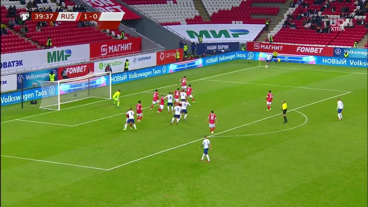 ¡TIRO ATAJADO! disparo por Lukás Haraslín.