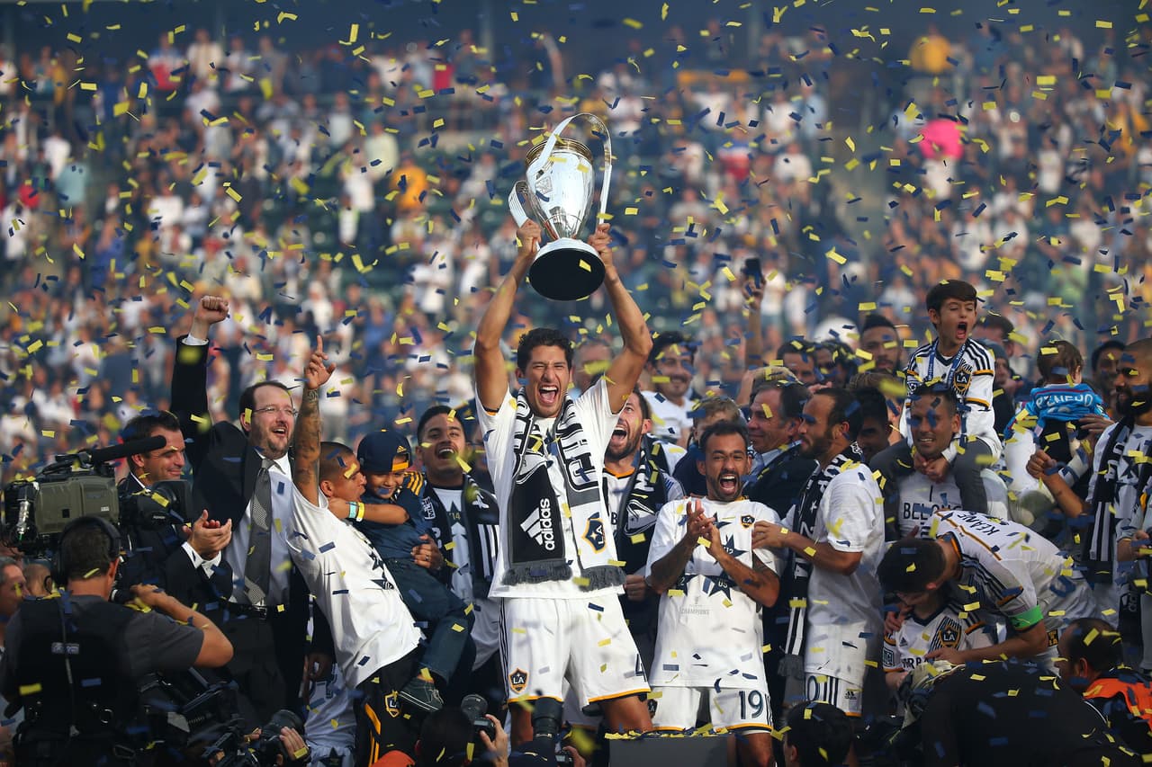 Omar González ofrenda la quinta MLS Cup del LA Galaxy, que suma su manita.