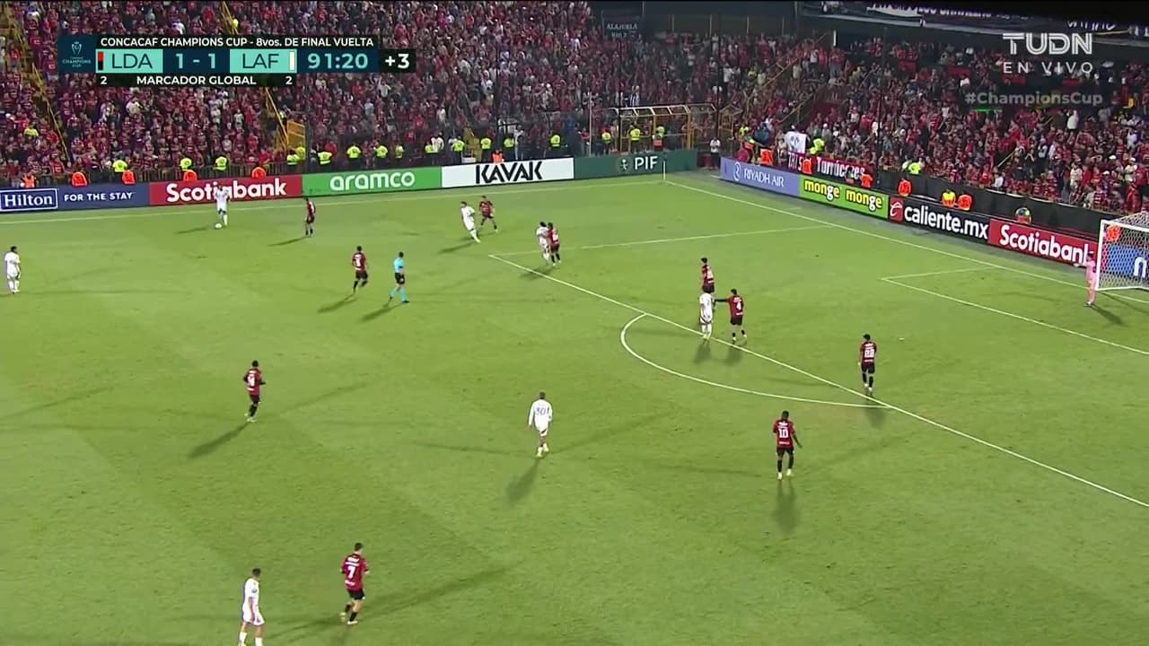 ¡GOL!  anota para LAFC. David Martínez