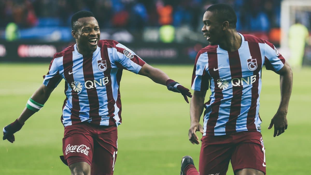 Tras unas difíciles negociaciones, incluso con algún altercado en el Dallas, el colombiano firmó a préstamo con Trabzonspor que un año después compró sus derechos.