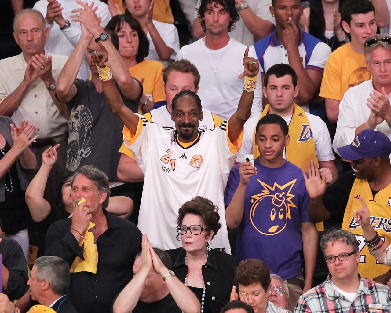 El artista estadounidense, oriundo de Long Beach (condado de Los Ángeles), suele estar siempre en el Staples Center apoyando al equipo pero lo del lunes en la noche rebosó su paciencia.
