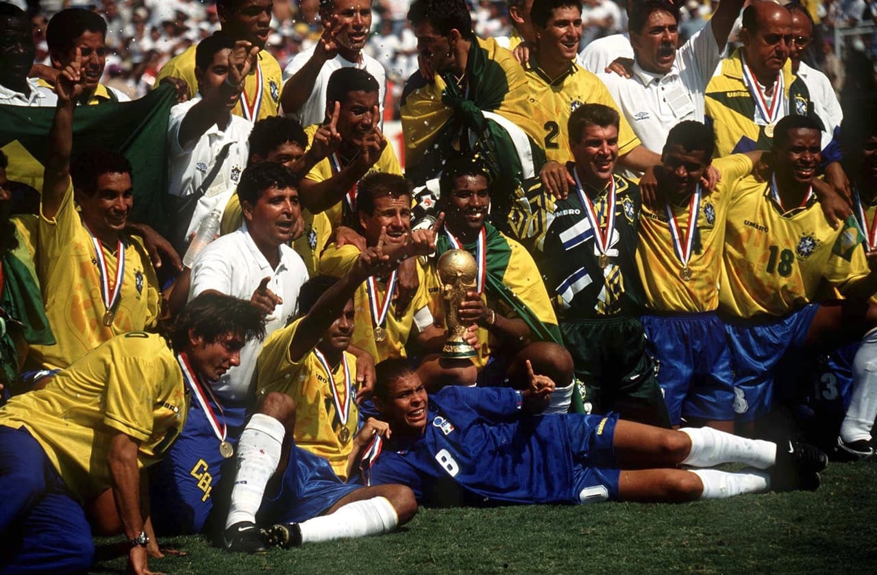 <b>6. </b>La selección de Brasil que logró el titulo en la Copa del Mundo de Estados Unidos 1994 fue una de las razones que impulsó a Ronaldo a dedicarse 100% a jugar fútbol.