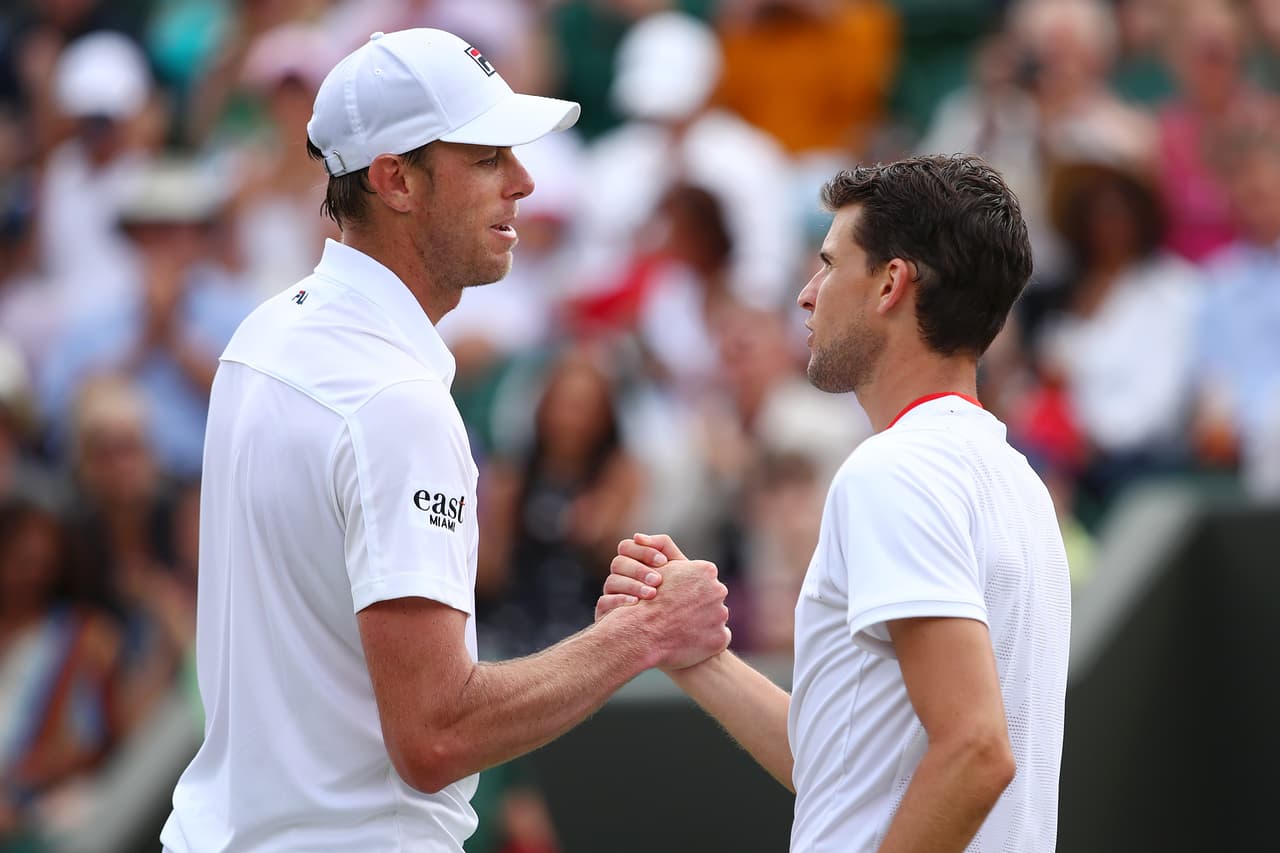 El austríaco Dominic Thiem, subcampeón del reciente Roland Garros, cayó en primera ronda de Wimbledon por 7-6 (4), 6-7 (1), 3-6, 0-6 contra el estadounidense Sam Querrey, en una jornada marcada por su tristeza por la temprana eliminación.