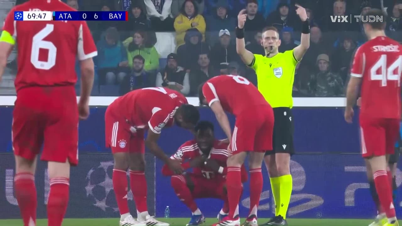 Davies sale entre lágrimas: preocupación en el Bayern tras lesión en Champions