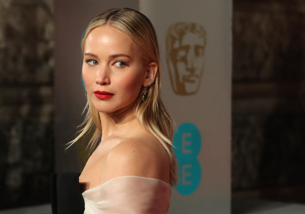 Desde entonces, Chris ha salido con las actrices Annabelle Wallis y Jennifer Lawrence.