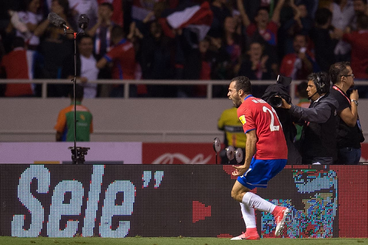 A falta de siete minutos para el final del partido, Marco Ureña, héroe también en los Estados Unidos, marcó el empate para Costa Rica.