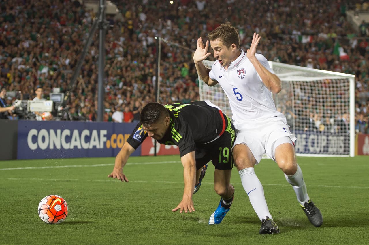 Matt Besler realizó un partido aceptable pero con dificultades para colocarse en su posición cuando se proyectaba a la ofensiva. Calificación 8