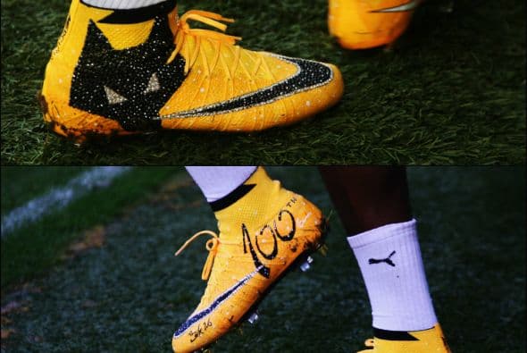 El jugador de los Wolves utilizó unos zapatos con diamantes para el juego del fin de semana.