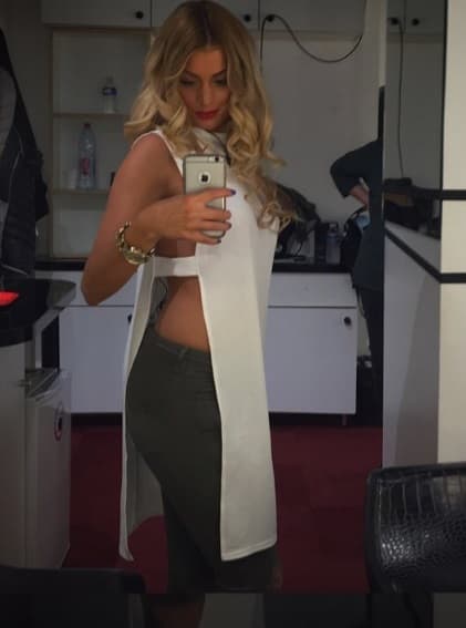 La espectacular francesa de 25 años es la pareja actual del jugador del Manchester United, Anthony Martial, donde en las redes sociales presumen su amor.