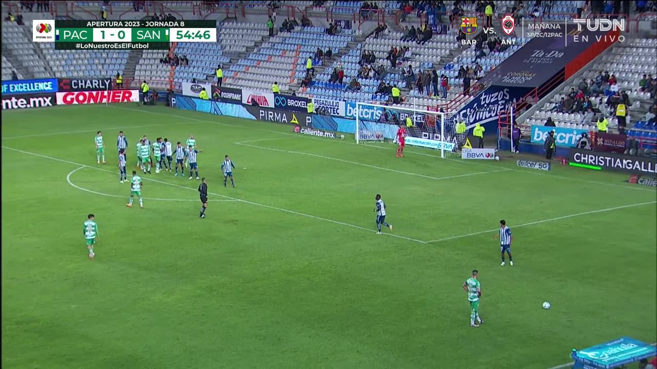 ¡GOL!  anota para Santos Laguna. Juan Brunetta