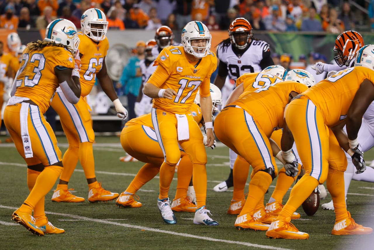 Miami Dolphins quarterback Ryan Tannehill (17) calls to his players in the first half of an NFL football game against the Cincinnati Bengals, Thursday, Sept. 29, 2016, in Cincinnati. (AP Photo/Frank Victores)