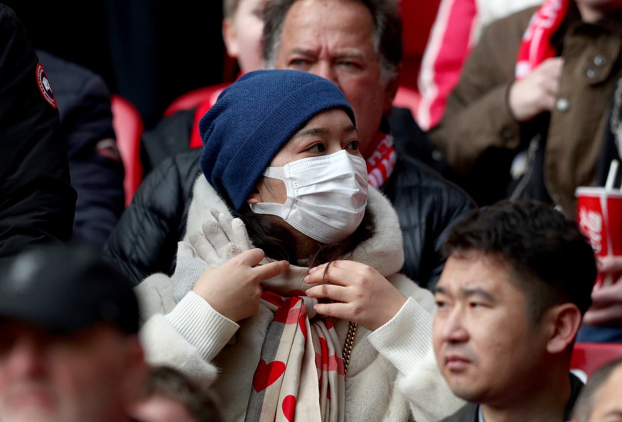 Los aficionados continúan con las medidas para evitar contagiarse de coronavirus.