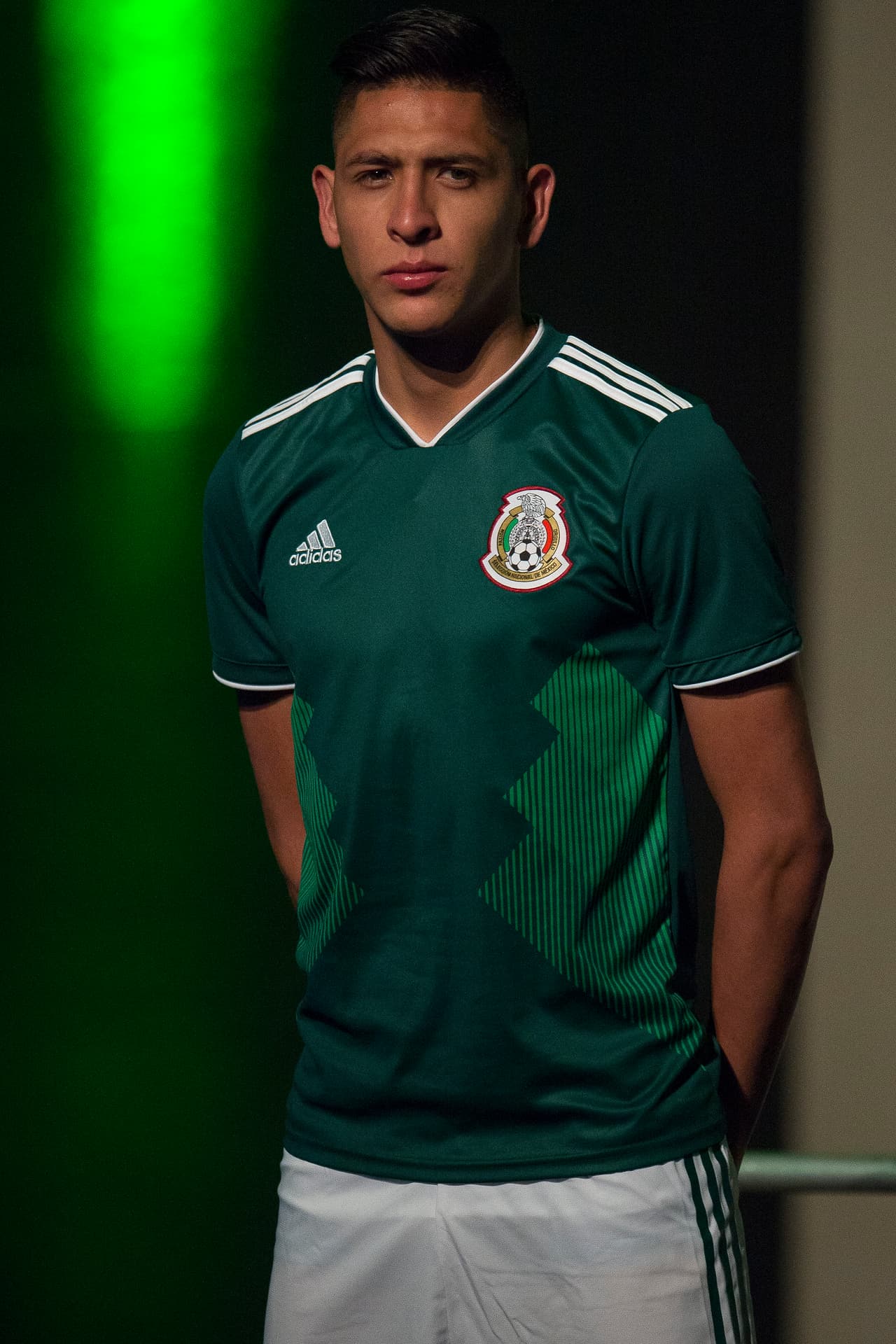 Oribe Perlta, Orbelín Pineda, Jesús Moilina, Edson Álvarez y Rodolfo Cota fueron algunos jugadores que presentaron la nueva casaca de cara a la justa mundialista.