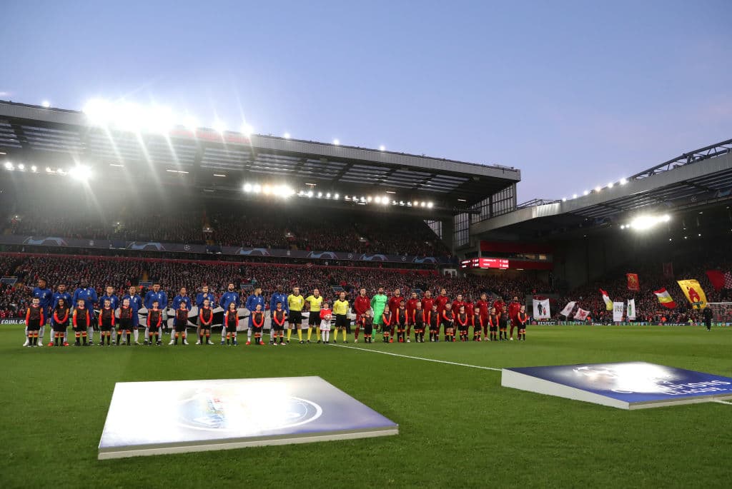 Tremendo ambiente para el partido de Ida de los Cuartos de Final de la UEFA Champions League entre el Liverpool y el Porto FC en un estadio clásico para este tipo de gestas como Anfield Road.