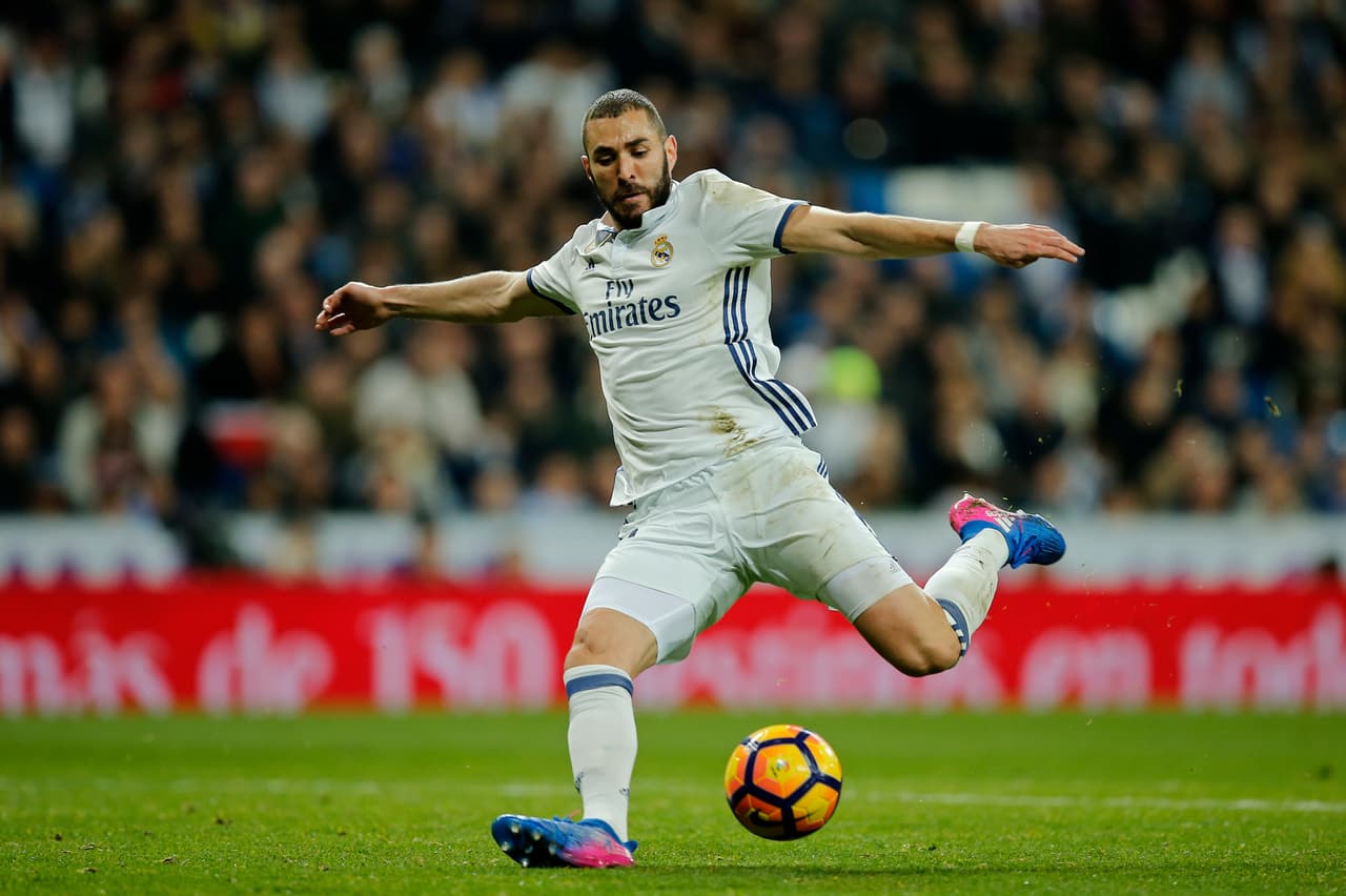 Karim Benzema no vive tampoco una buena temporada, pero para Zinedine Zidane no hay alternativa si los miembros de la 'BBC' están disponibles.