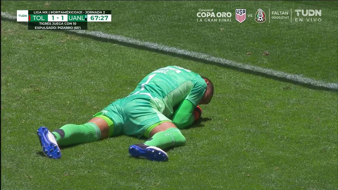 ¡TIRO ATAJADO! disparo por Rubens Sambueza.