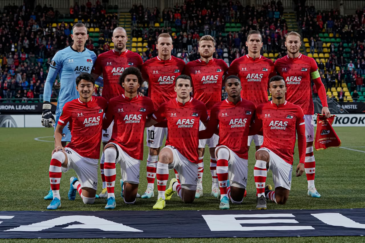 La final que disputó el Manchester contra el Ajax en 2017, fue el juego número 17 en contra de un equipo holandés y su novena victoria. Han perdido cuatro de los ocho juegos jugados en Países Bajos.