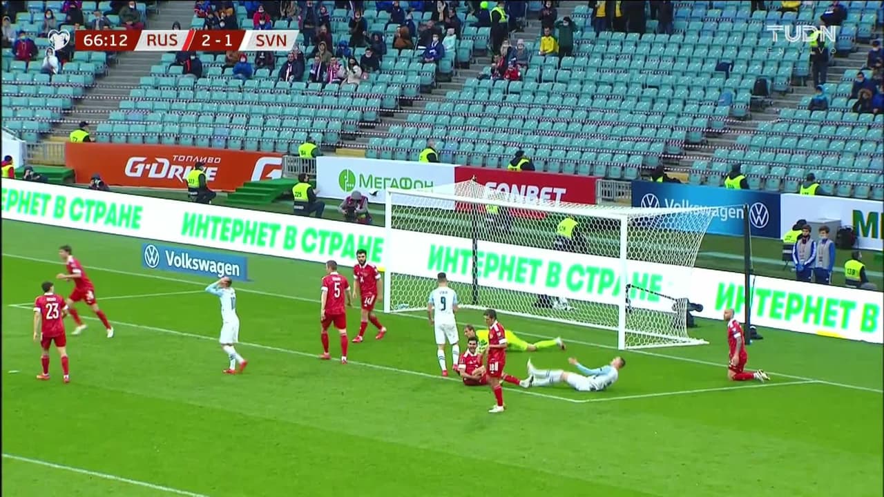 ¡TIRO ATAJADO! disparo por Josip Ilicic.