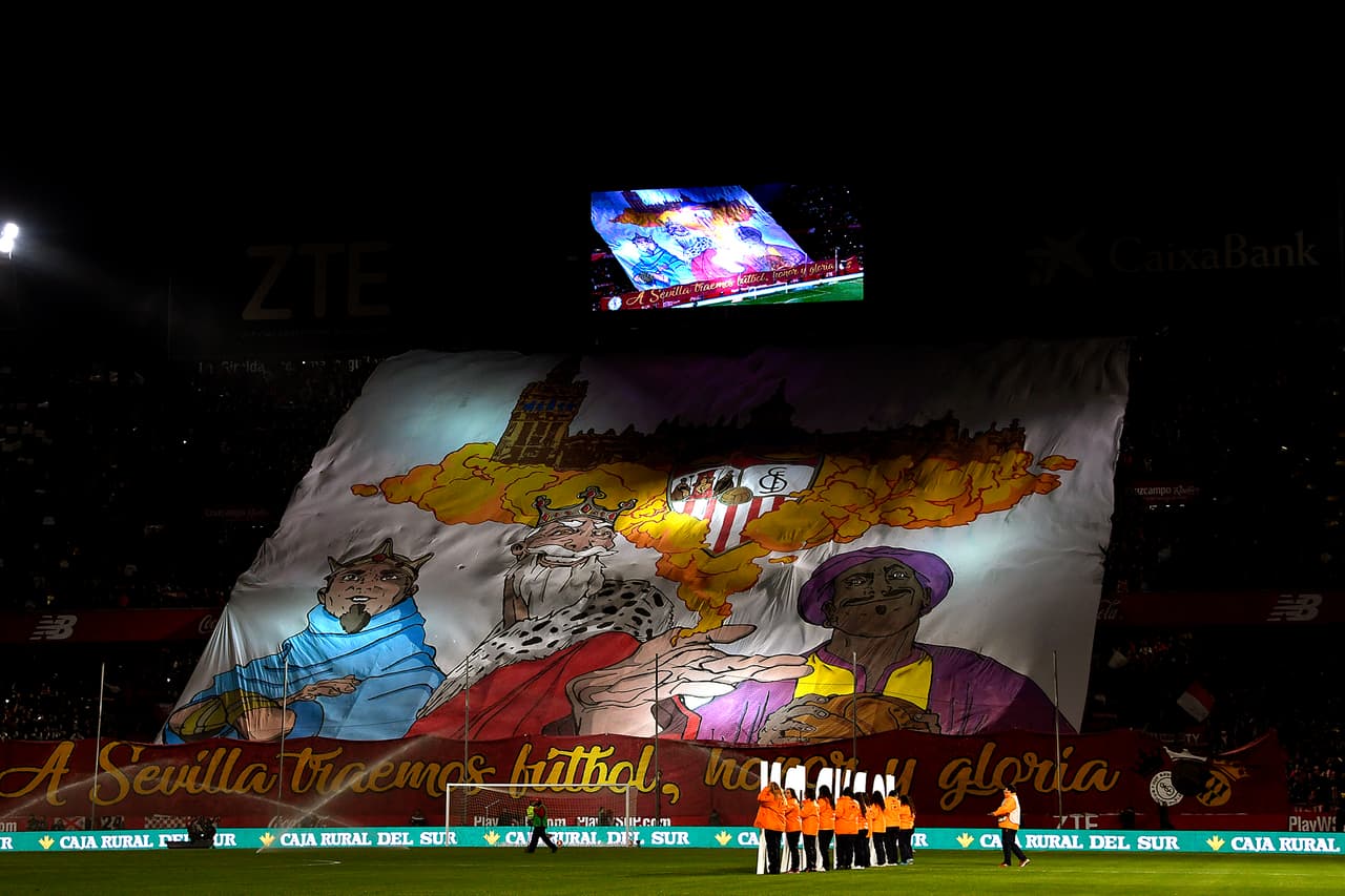 El derbi andaluz estaba caliente desde las tribunas, donde los aficionados de ambas escuadras se hicieron sentir desde la previa.