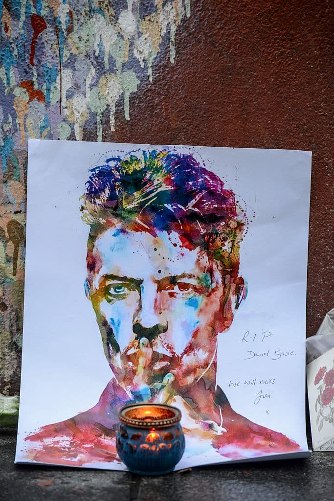 Bowie mejoró en cuanto a voz y tocó instrumentos de cuerda, teclado, percusión y viento.