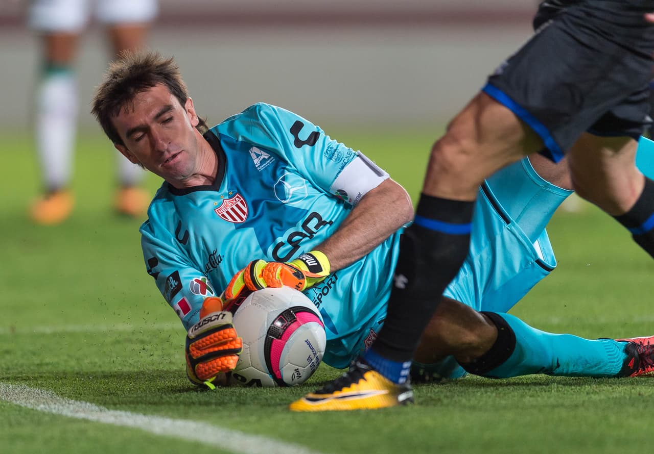 También Marcelo Barovero se mostró sólido bajo palos.