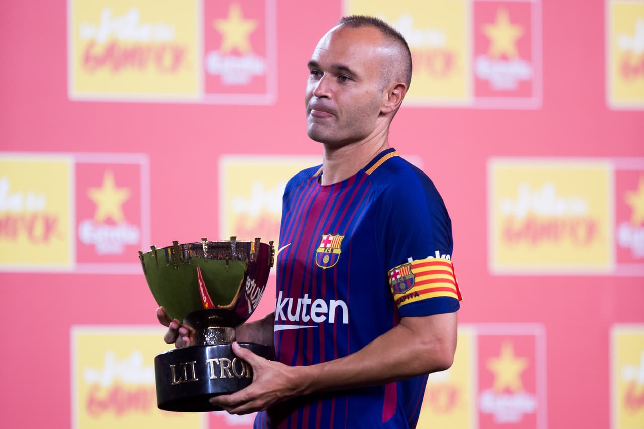 Mediocampista: el otro artífice del mejor fútbol que se le vio al Barça y a España fue Andrés Iniesta. Del 2009 al 2012 estuvo en el Equipo del Año y luego regresó para el 2015 y 2016. Un crack, una leyenda.