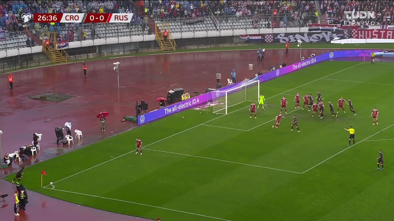 ¡TIRO ATAJADO! disparo por Marcelo Brozovic.