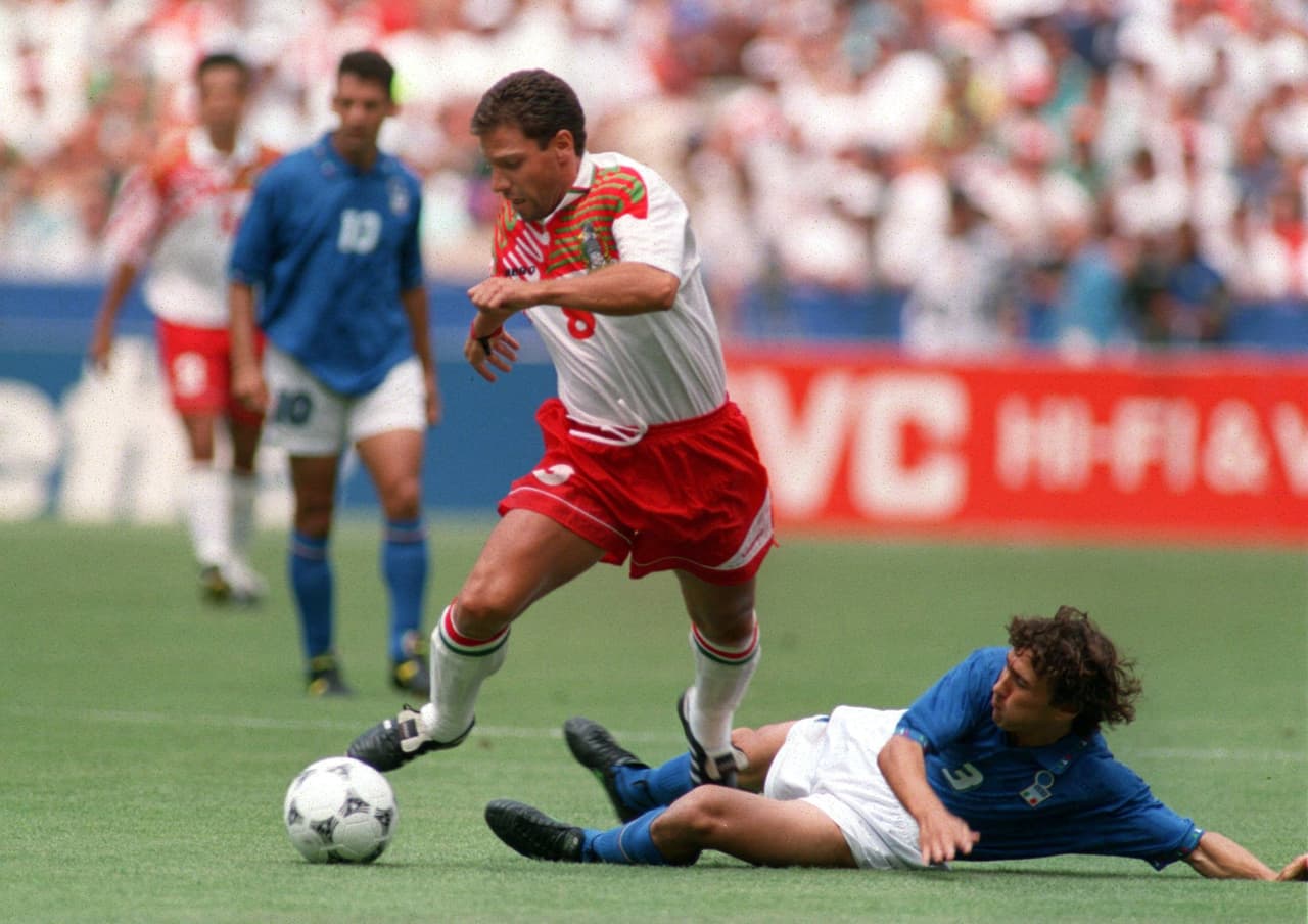 Un duro juego con empate 1-1 contra Italia no solo le dio la clasificación a México sino que lo dejó de líder. Los italianos fueron subcampeones del mundo en esa edición.