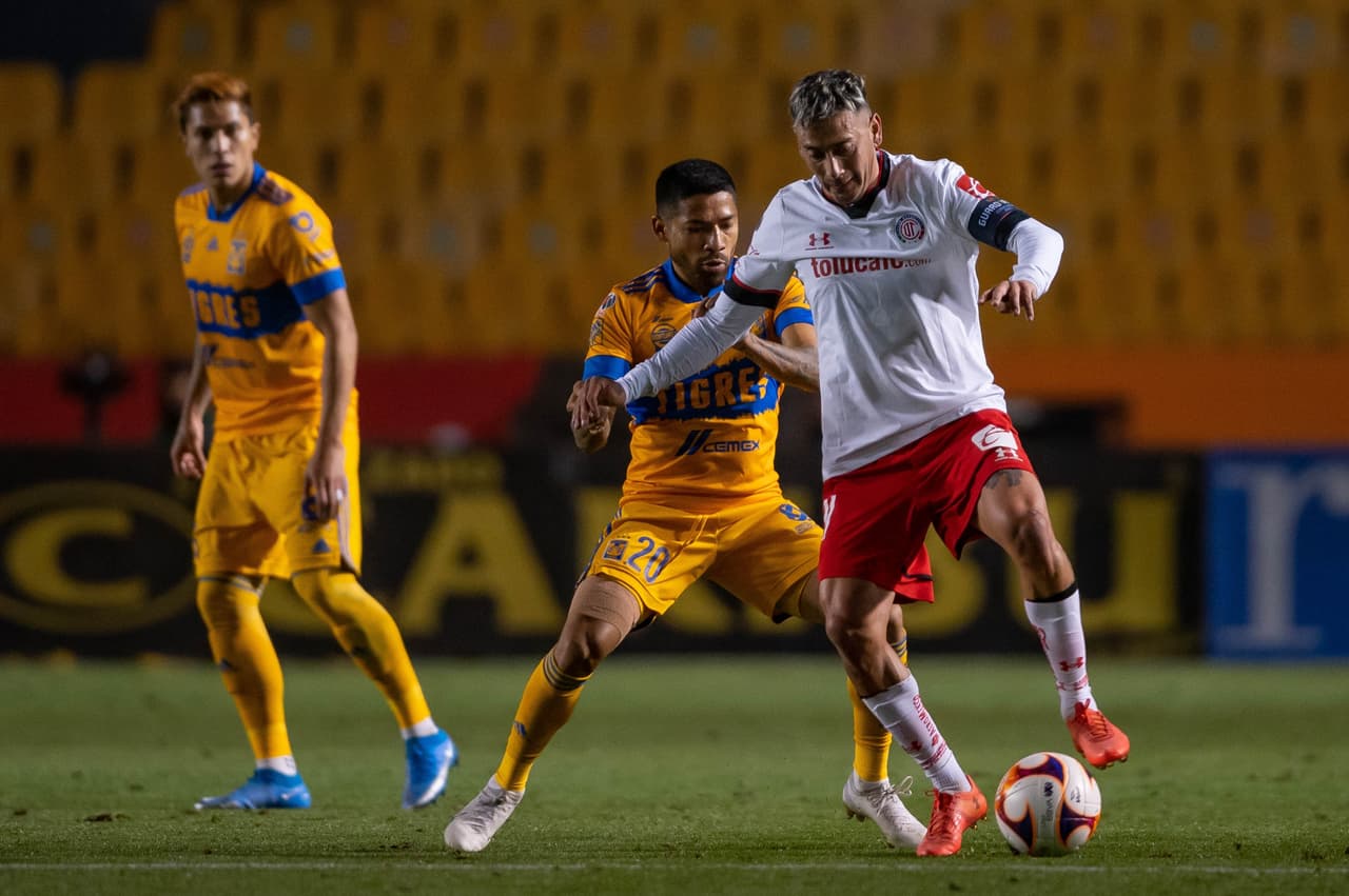 El goledor del torneo Alexis Canelo se encarga de anotar el gol que la da la victoria a Toluca 0-1 sobre Tigres. Los regios han conseguido cuatro de los últimos 12 puntos y los Diablos se suben a la segunda posición de la tabla de manera momentánea.