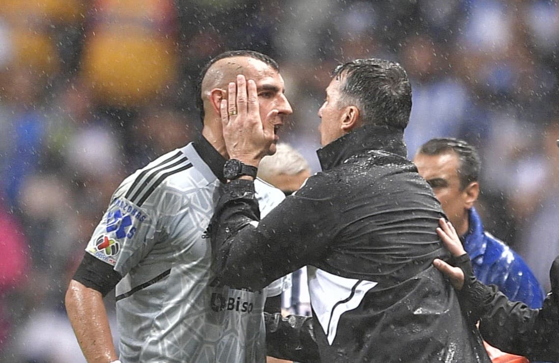 Siboldi bromea tras golear a Mazatlán: "Nahuel calza del 14"