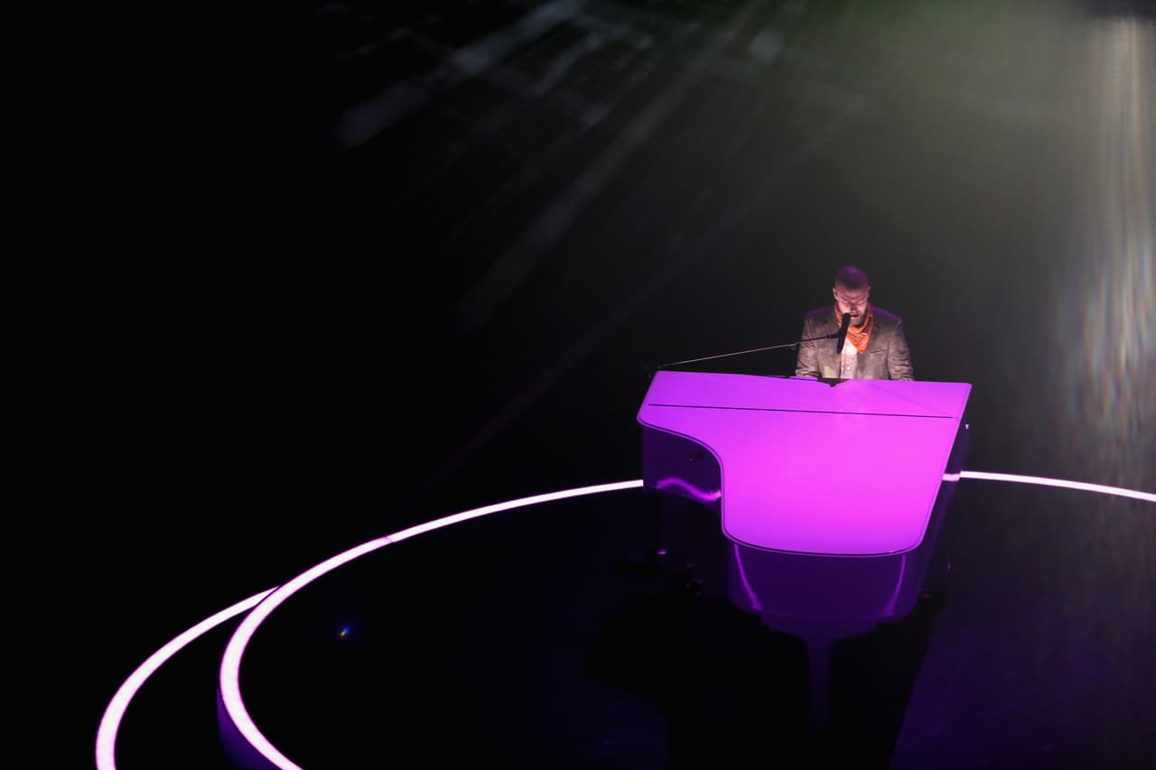 Los presentes en la gran final de la NFL pudieron disfrutar de un solo de piano interpretado Justin Timberlake.
