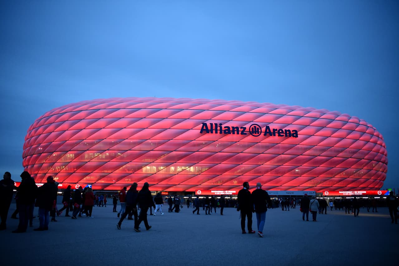 Con estas luces rojas, el estadio recibía a todos los espectadores marcando la localía.