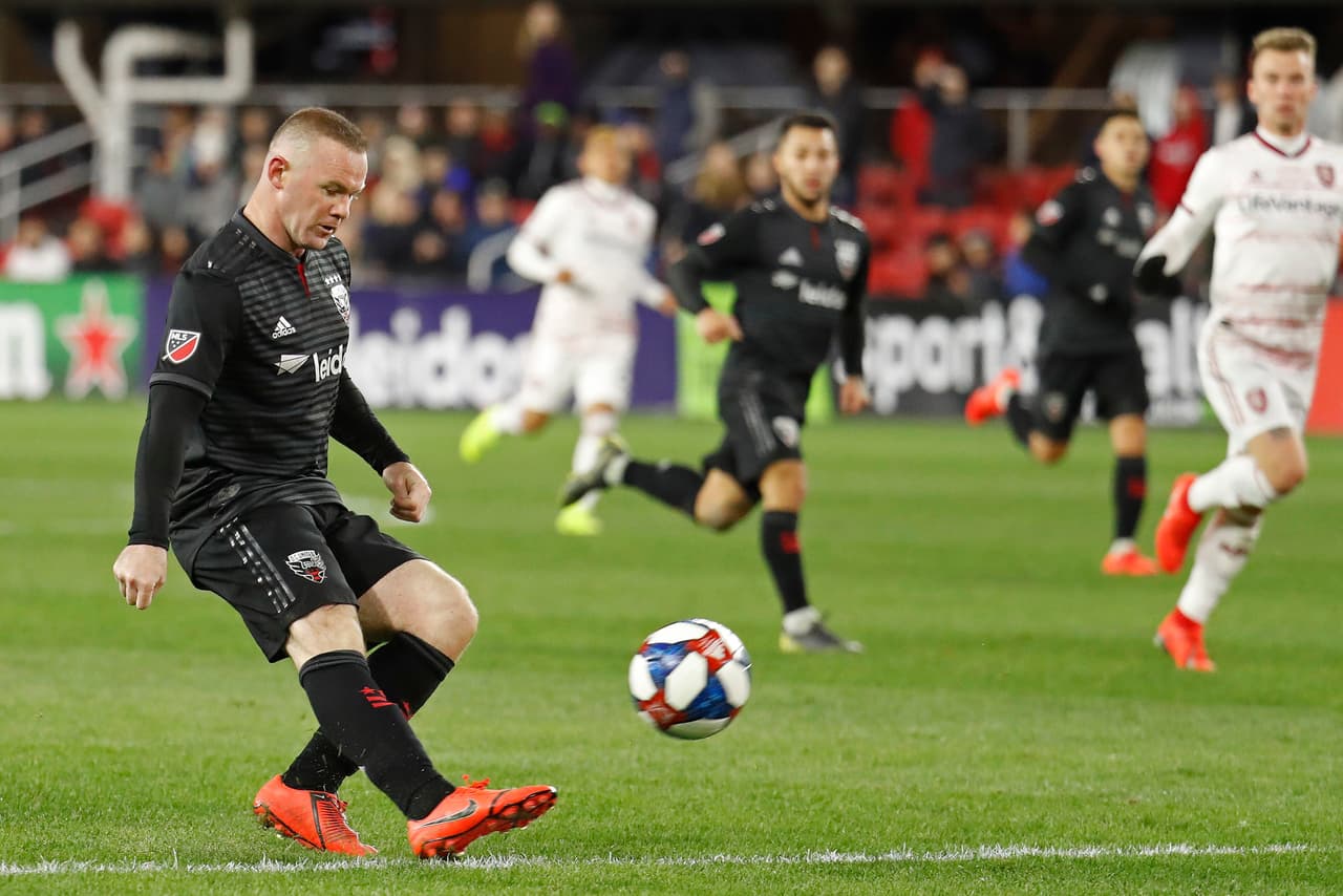 Héroe máximo del fin de semana -con 3 goles y una asistencia- Wayne Rooney lidera al D.C. United puntero.