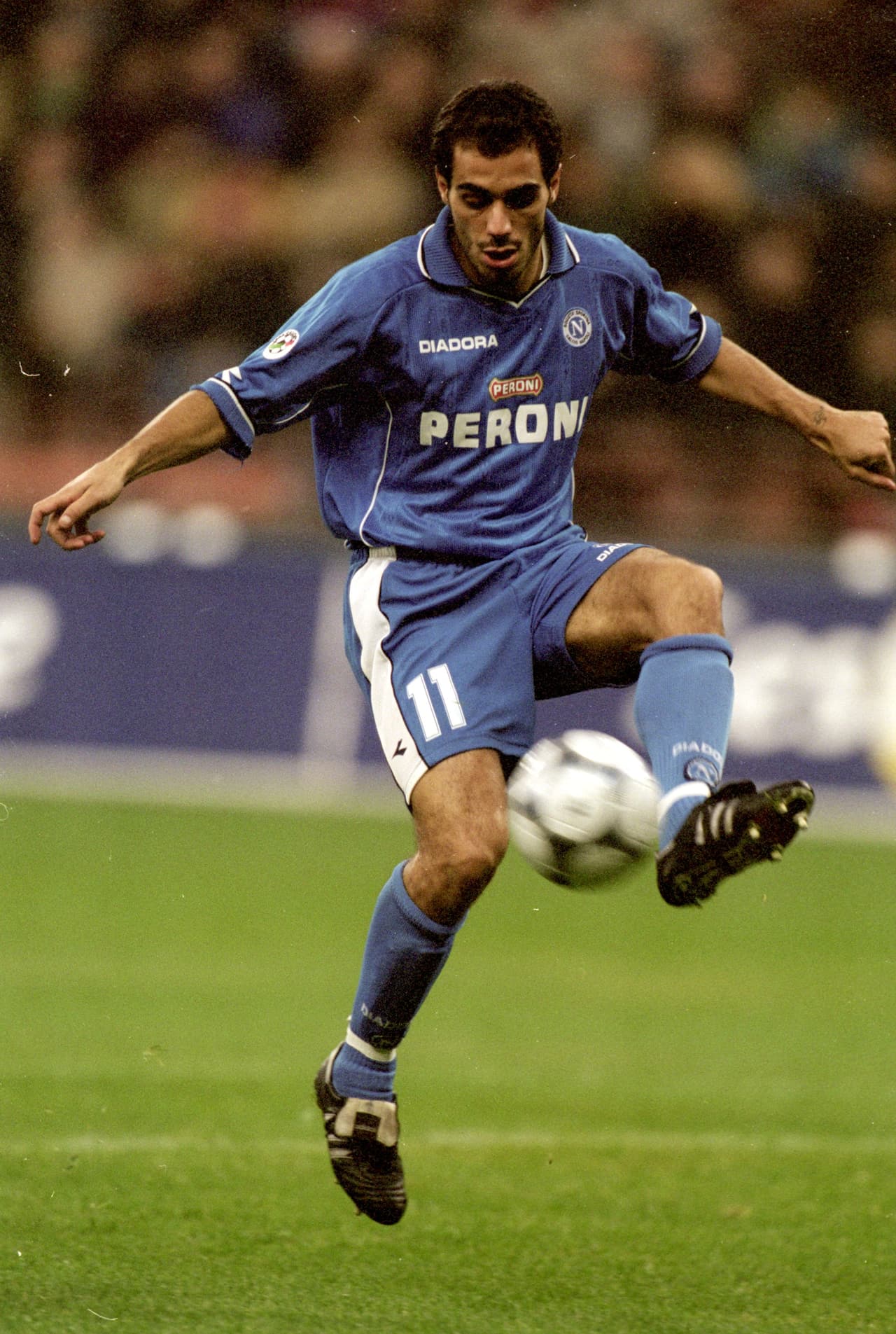 Claudio Bellucci del Napoli en acción.