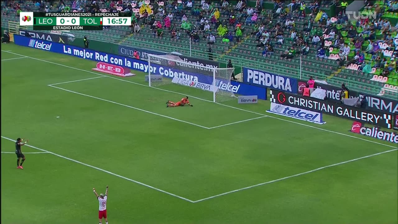 ¡GOOOL! Kevin Castañeda anota para Toluca.