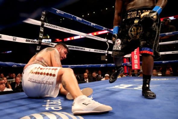 En el sexto, Arreola visitó la lona al primer minuto del asalto cuando salió mal parado en la defensa tras un intercambio, y Stiverne le coló el salvaje derechazo al costado izquierdo de su cabeza.