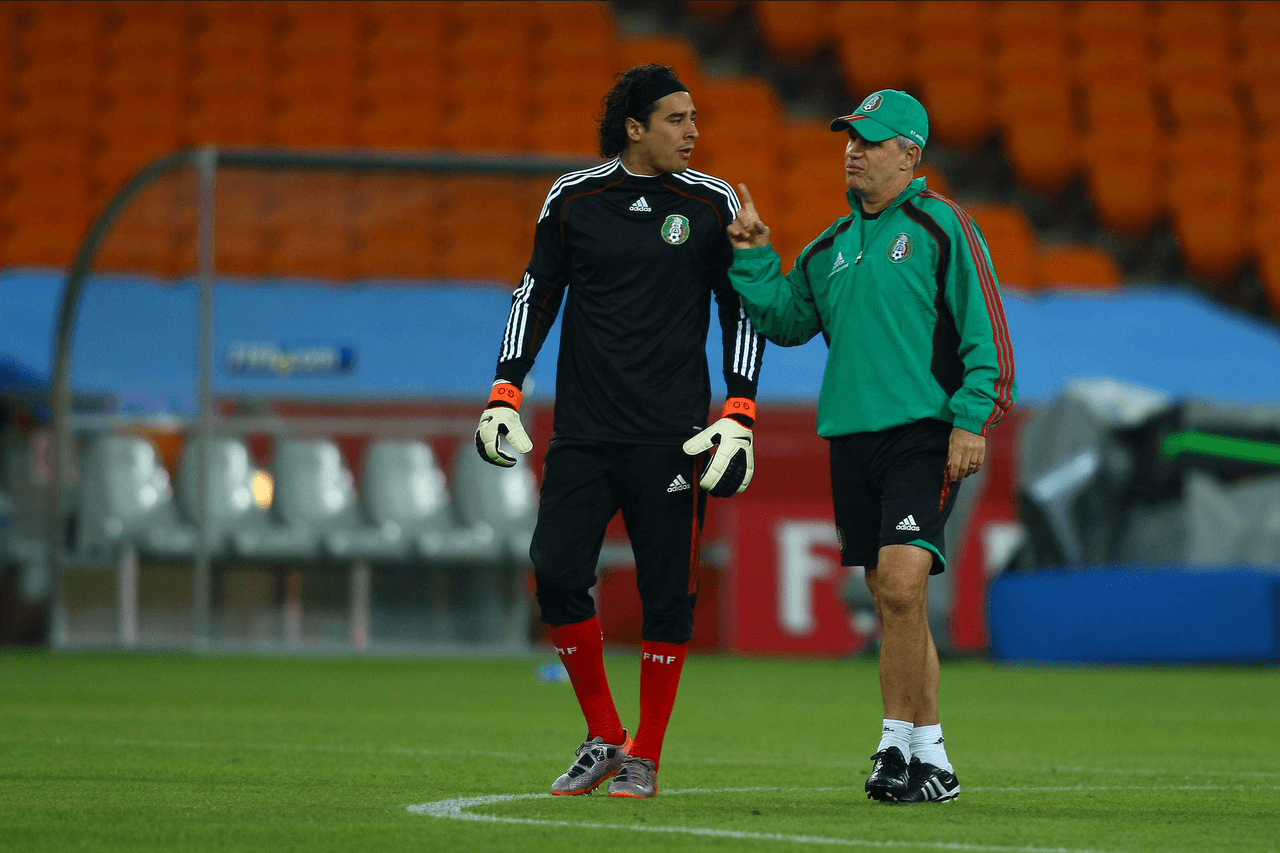 Del 2009 al 2010 regresó como entrenador de la Selección Mexicana con el objetivo de llevar a México al Mundial de Sudáfrica 2010. Llegaron a octavos de final tras la derrota contra Argentina 3-1. Aguirre renunció tres días después de la eliminación del equipo.