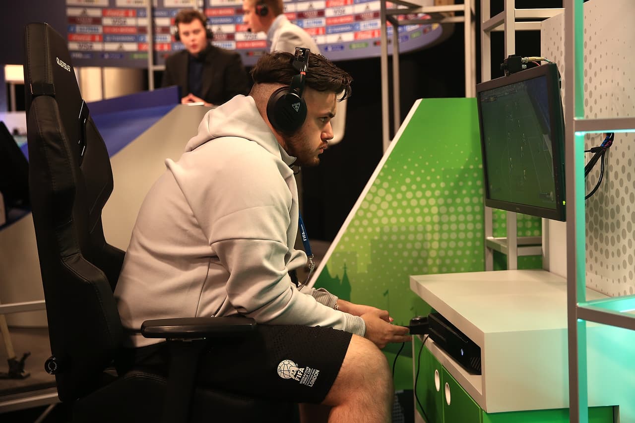 Corentin 'Rockyy' Chevrey de Francia clasificó como líder y confirmó por qué es uno de los favoritos para ser campeón.