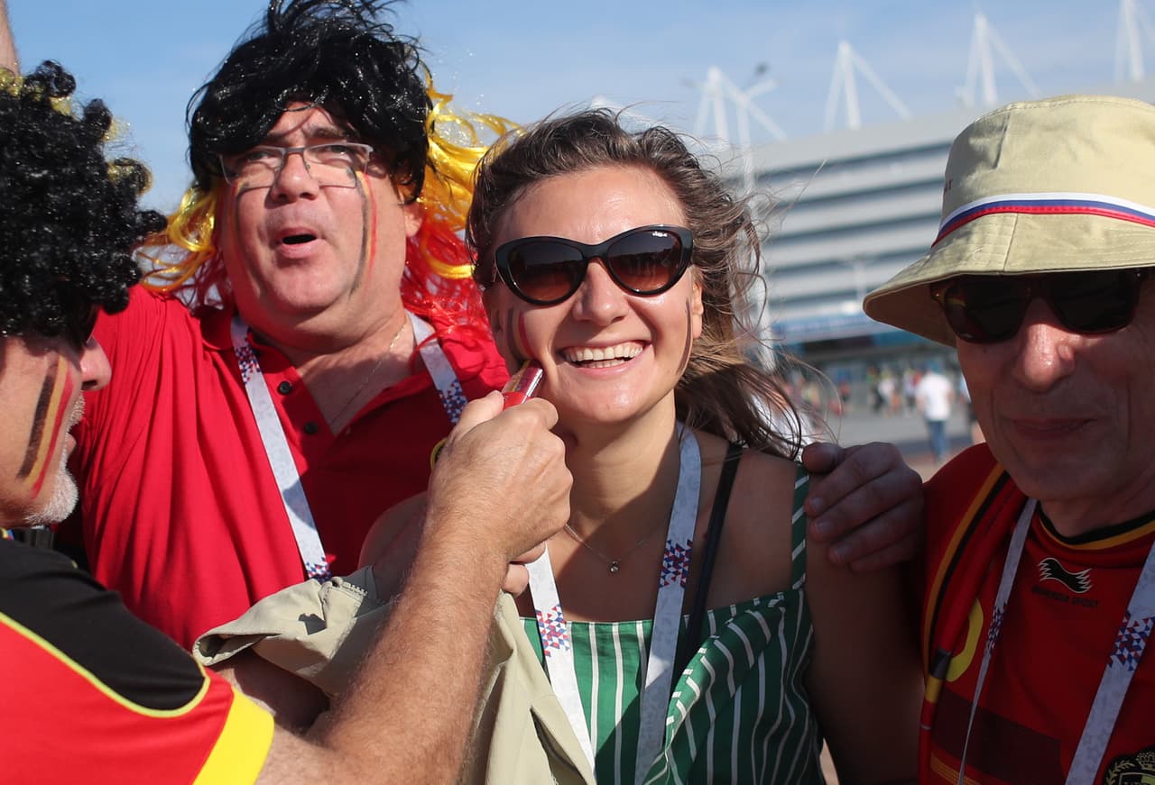 Kaliningrad (Russian Federation), 28/06/2018.- Supporters of Belgium before the FIFA World Cup 2018 group G preliminary round soccer match between England and Belgium in Kaliningrad, Russia, 28 June 2018. (RESTRICTIONS APPLY: Editorial Use Only, not used in association with any commercial entity - Images must not be used in any form of alert service or push service of any kind including via mobile alert services, downloads to mobile devices or MMS messaging - Images must appear as still images and must not emulate match action video footage - No alteration is made to, and no text or image is superimposed over, any published image which: (a) intentionally obscures or removes a sponsor identification image; or (b) adds or overlays the commercial identification of any third party which is not officially associated with the FIFA World Cup) (Mundial de Fútbol, Bélgica, Kaliningrado, Inglaterra, Rusia) EFE/EPA/MARTIN DIVISEK EDITORIAL USE ONLY