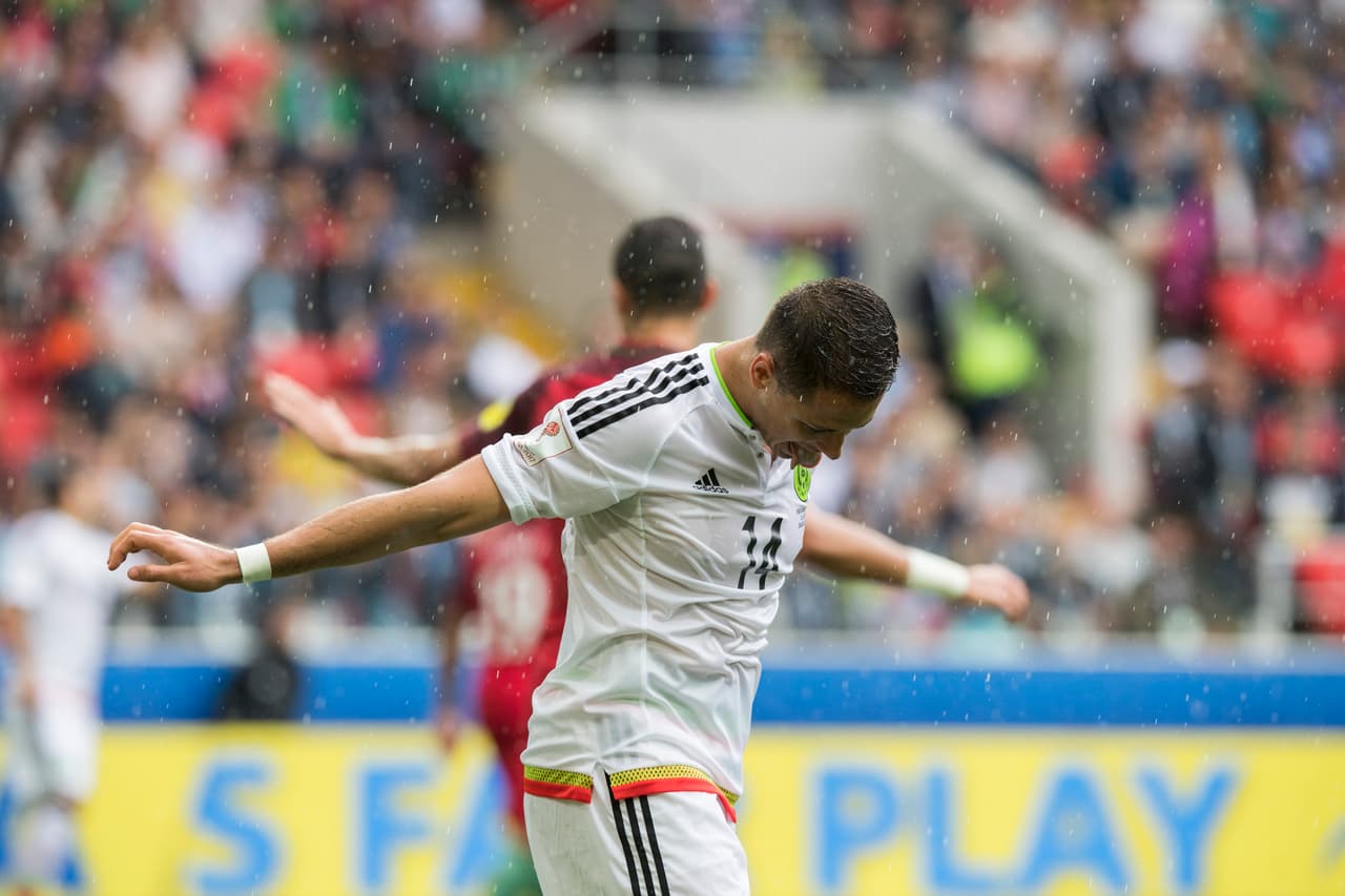 Javier Hernández fue una figura clave en el ataque mexicano. 'Chicharito' tuvo una opción que sacó Rui Patricio y fue protagonista en el gol del 'Tri'.