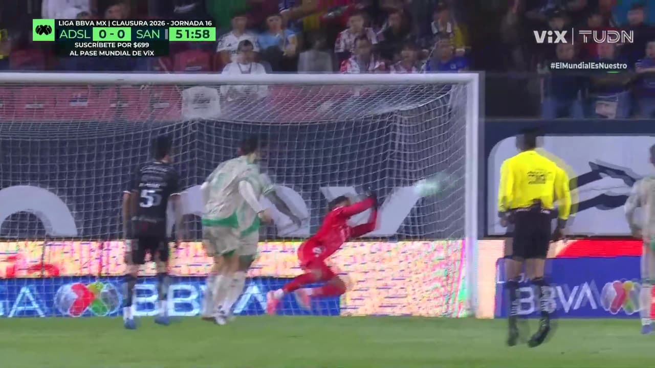 ¡Tremenda reacción del arquero de Santos Laguna! Hipólito Holguín suple a Acevedo