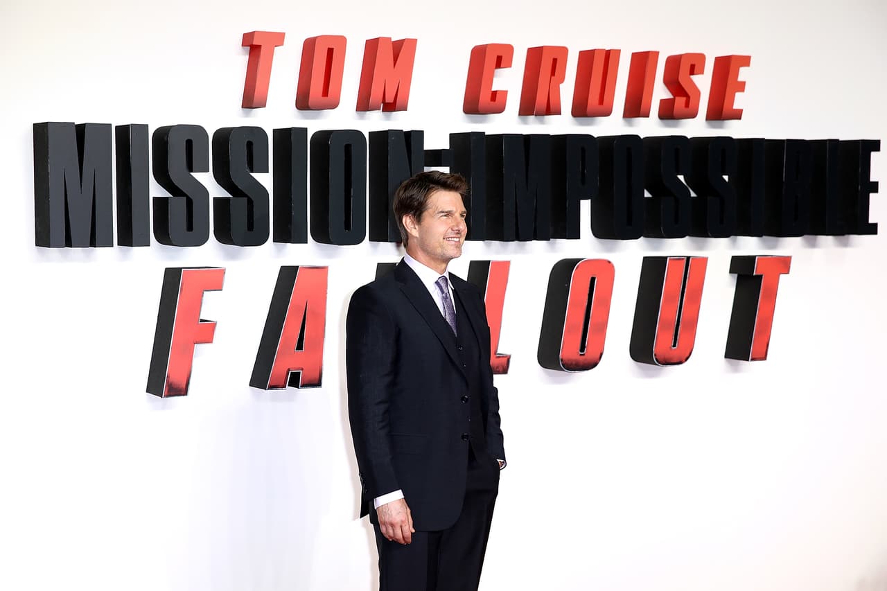 Tom Cruise es reconocido por su participación en la saga de Misión Imposible, donde muestra sus capacidades de combate con sus personajes.