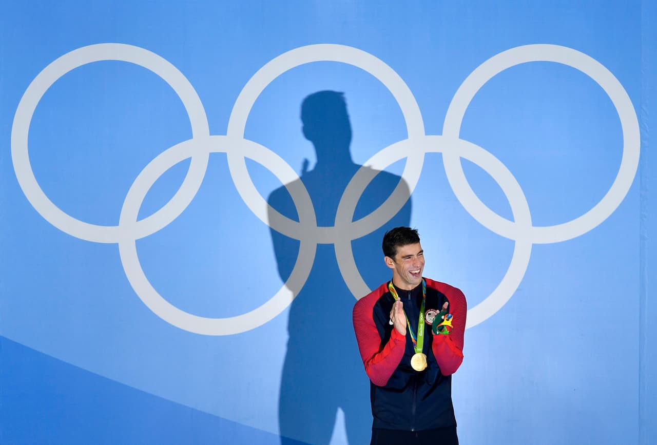 <b>Michael Phelps</b>
<br>Tras 19 medallas olímpicas, el nadador norteamericano se despidió de las albercas en 2012, pero en 2014 decide regresar y conseguir otras cinco medallas más de oro y una de plata.