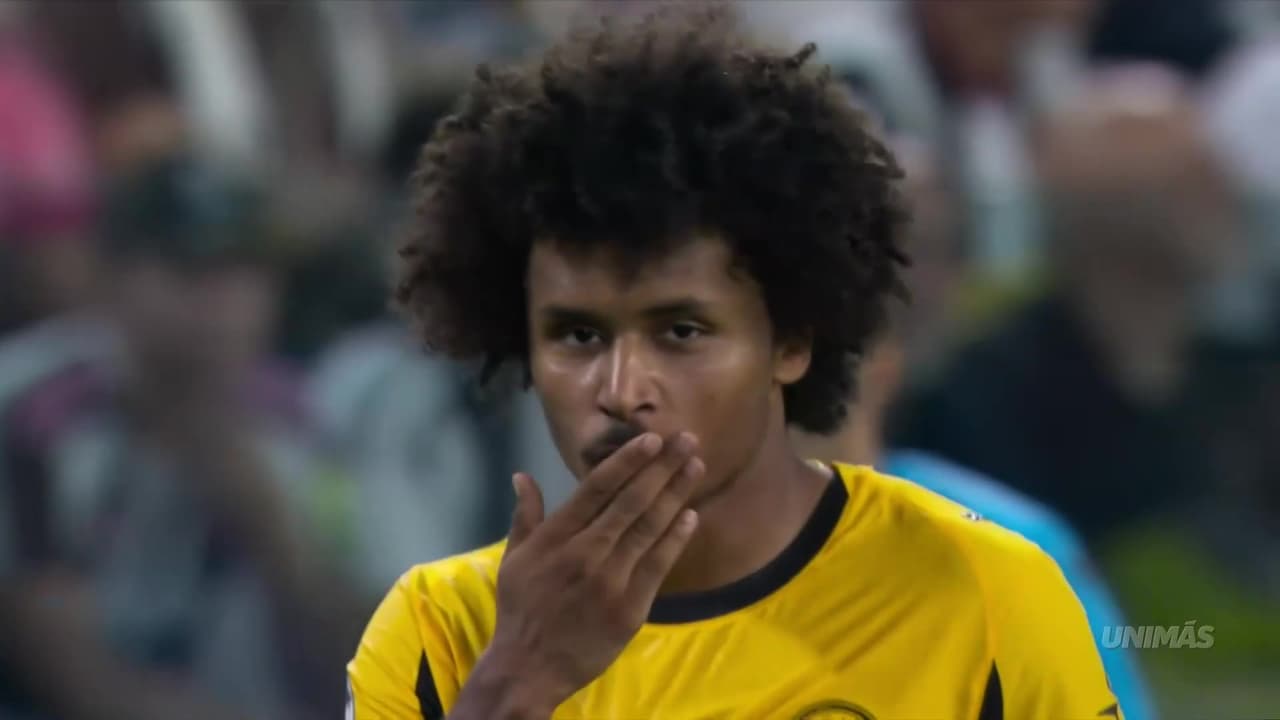 ¡Golazo del Dortmund! Adeyemi se inventa una definición majestuosa al palo