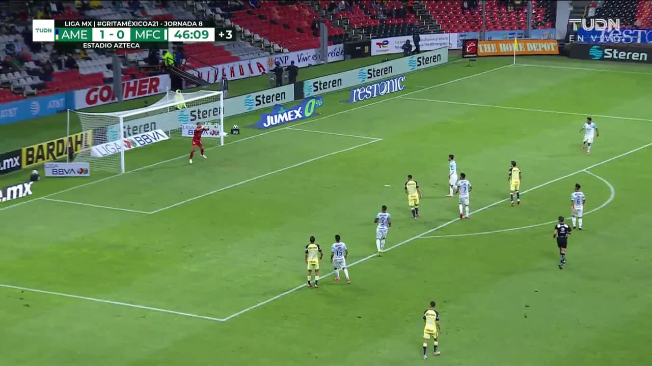 ¡TIRO ATAJADO! disparo por Pedro Aquino.