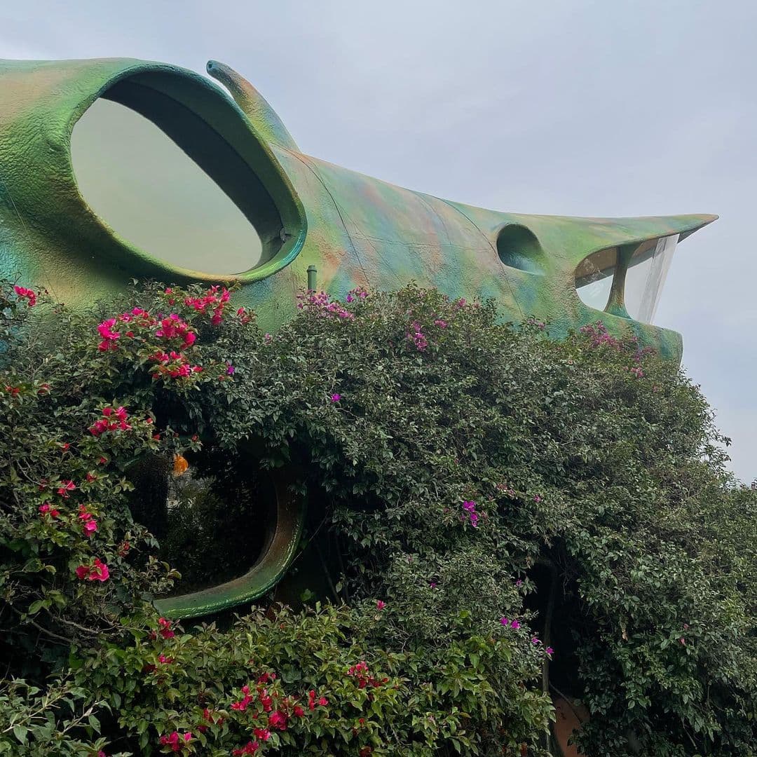 De acuerdo a la página web, cada noche en una de estas casas tiene un costo de $350 dólares por noche.