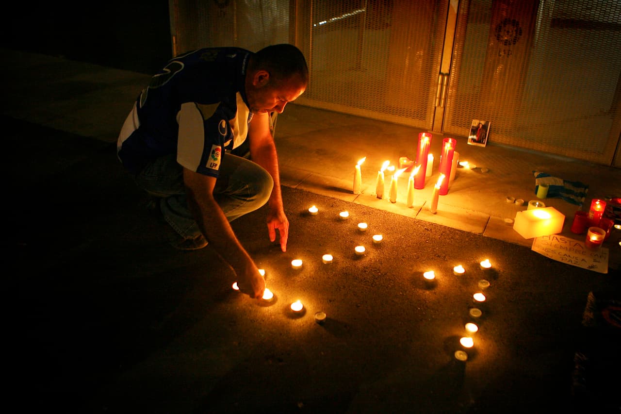 Todavía, los fanáticos del Espanyol suelen aplaudir al minuto 21 de cada partido en su honor.