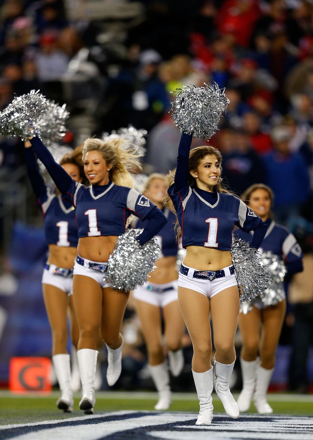 Las bellas porristas apoyaron al equipo y a sus jugadores desde la semana 1 de la temporada y estarán en Houston para animar a su equipo mientras luchan por quedarse con el trofeo máximo.