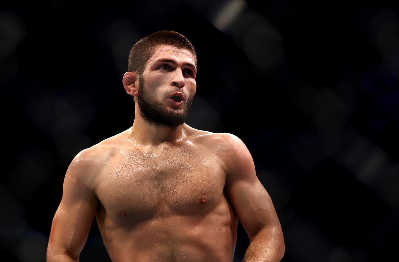 Khabib Nurmagomedov, excampeón de UFC, es ahora futbolista profesional