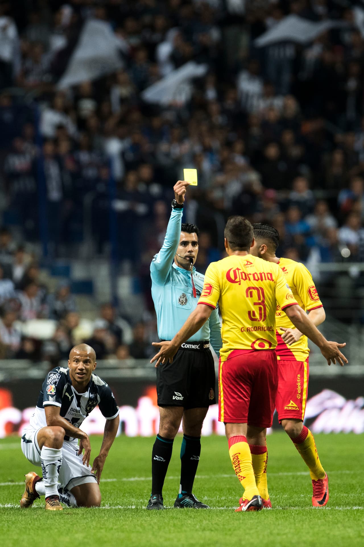 Adonai Escobedo fue el árbitro central del encuentro. Tuvo que mostrar 5 tarjetas amarillas además de marcar un penal a lo largo del partido.